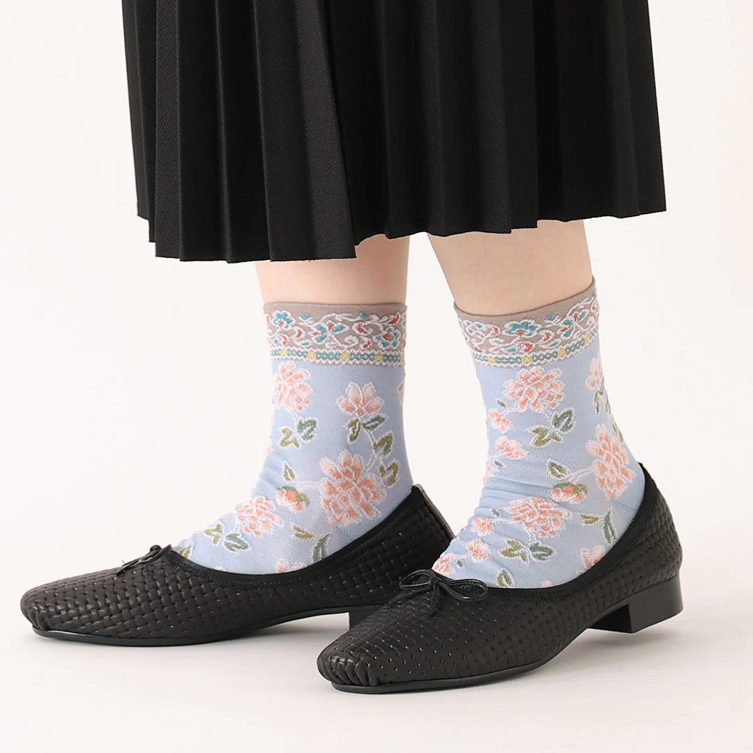 011132358 Float Oriental Flower Low Crew Socks - Image 21