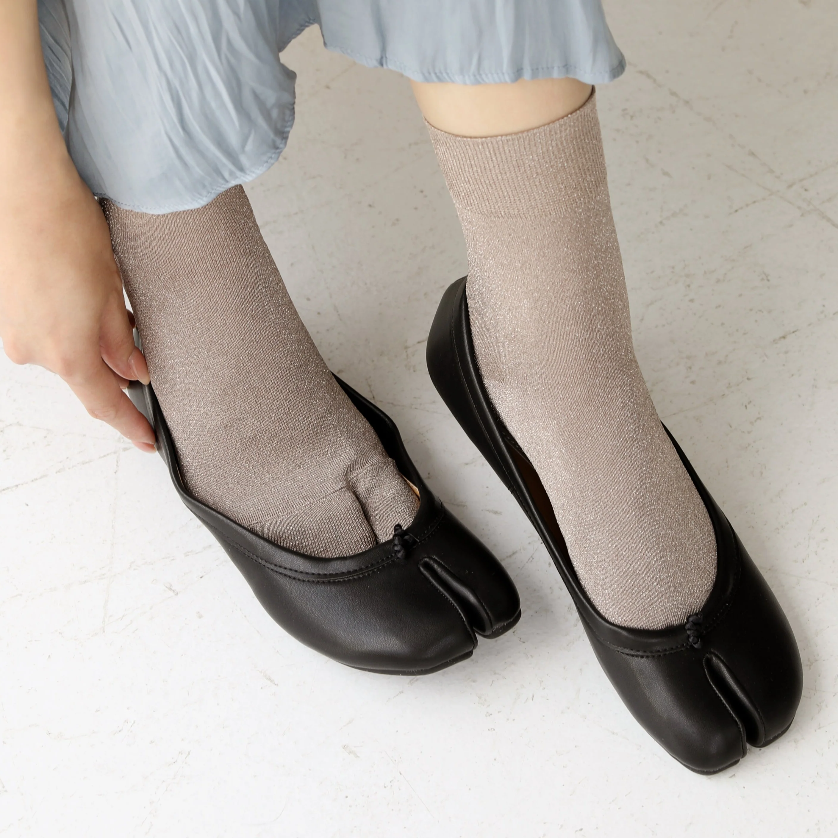 011132662 Fine Sparkly Tabi Low Crew Socks - Image 9