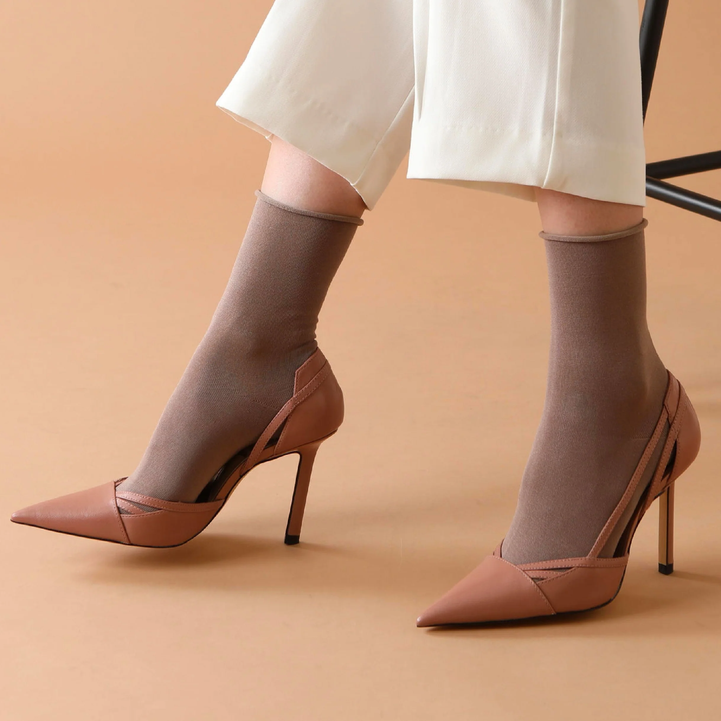 021131755 Fine Roll Top Low Crew Socks - Image 10