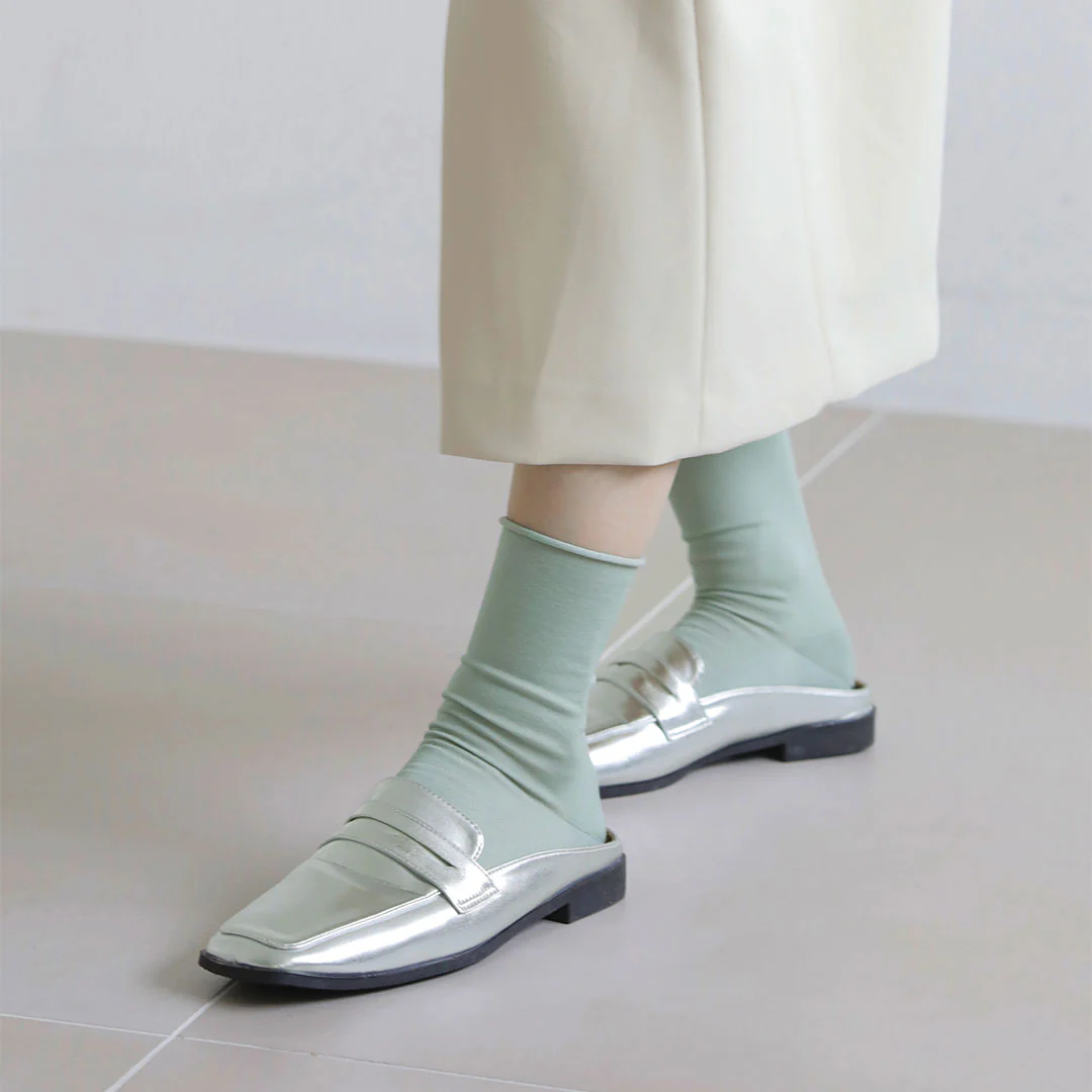 021131755 Fine Roll Top Low Crew Socks - Image 28