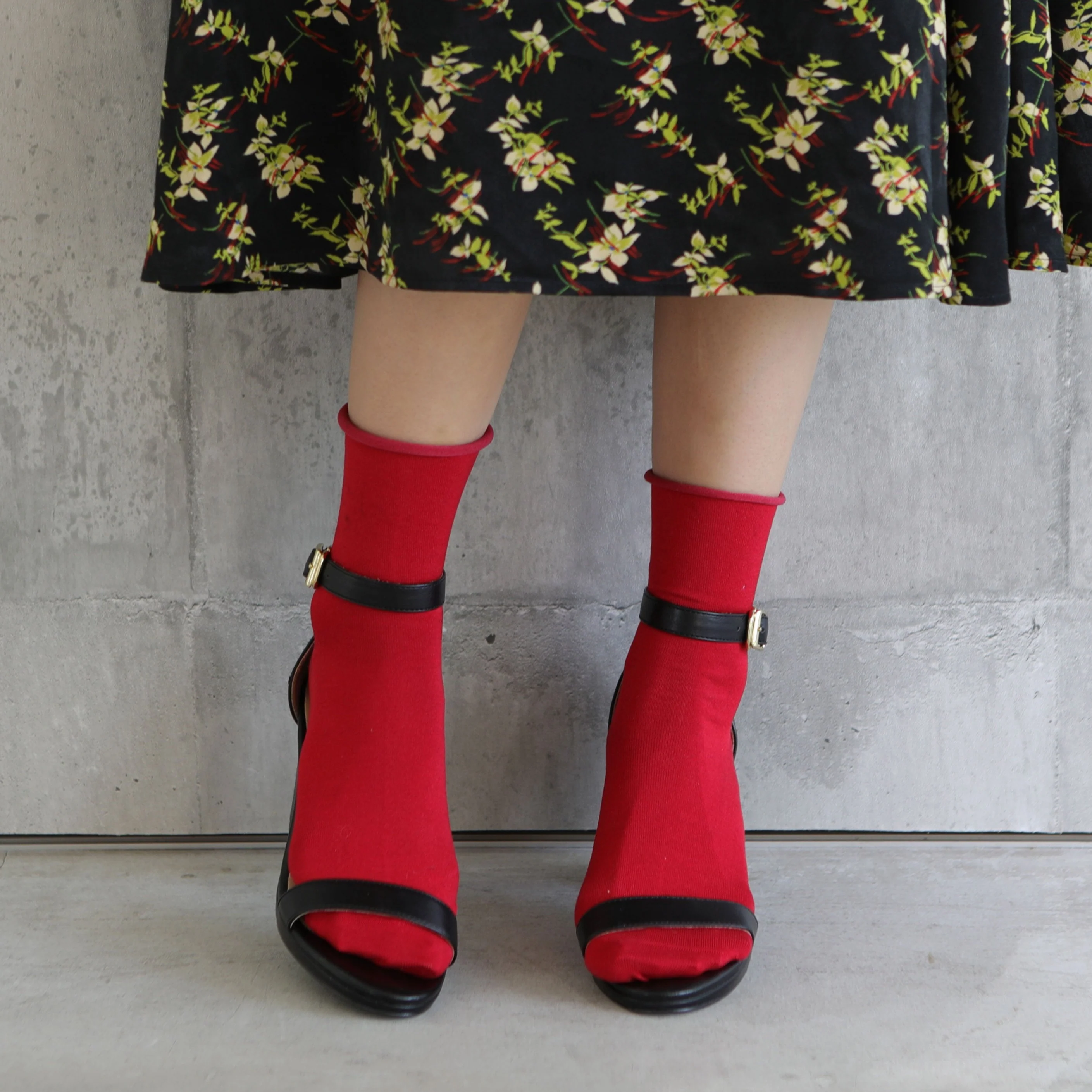 021131755 Fine Roll Top Low Crew Socks - Image 4