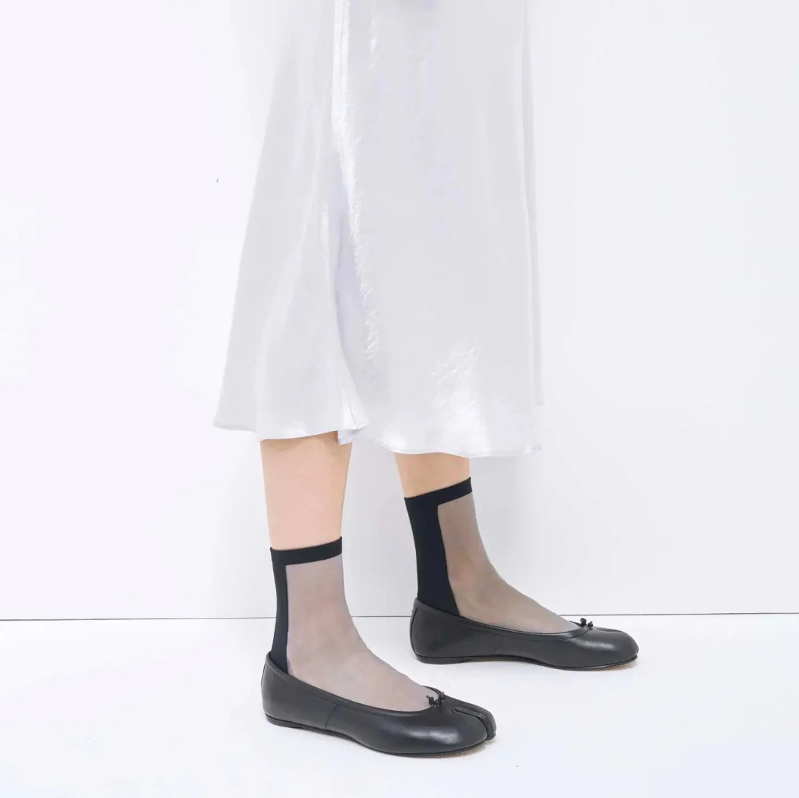021131881 Sheer Bicolor Tabi Low Crew Socks S - Image 15