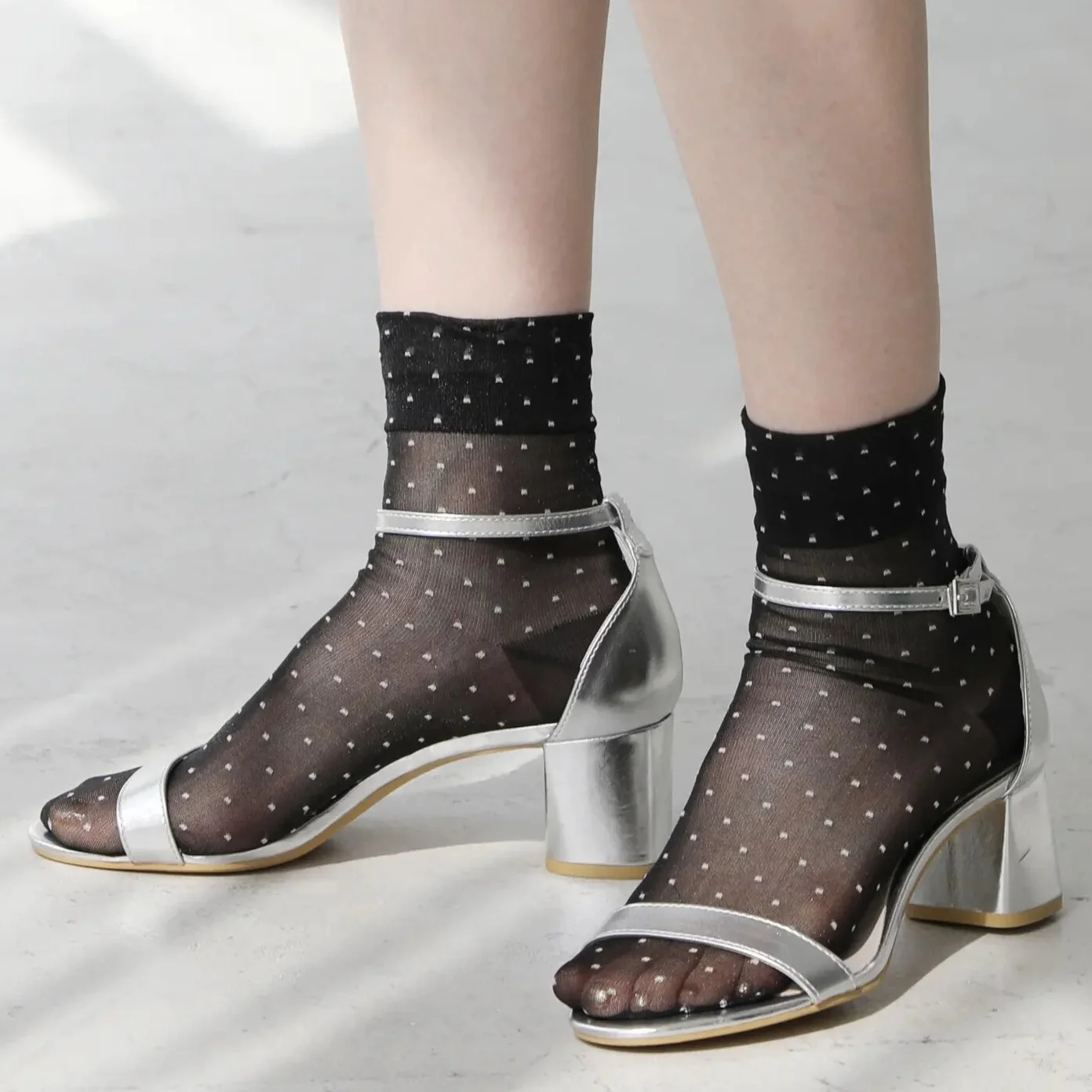 021131981 Sheer Fine Dots Low Crew Socks S - Image 30