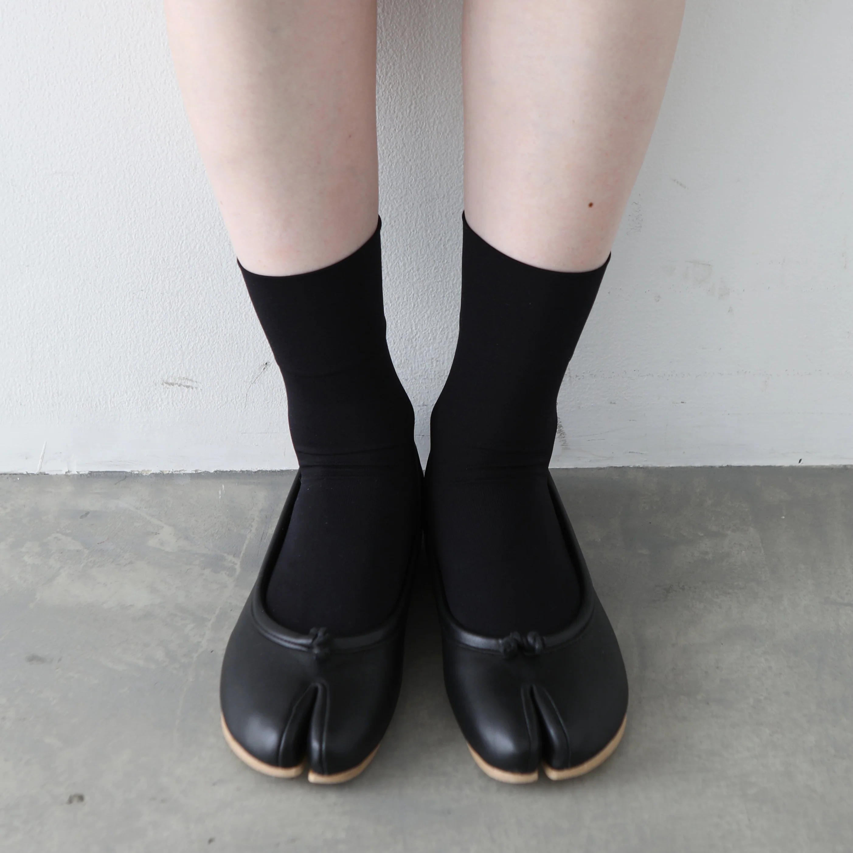 021132002 Soft Nylon Low Crew Tabi Socks - Image 10