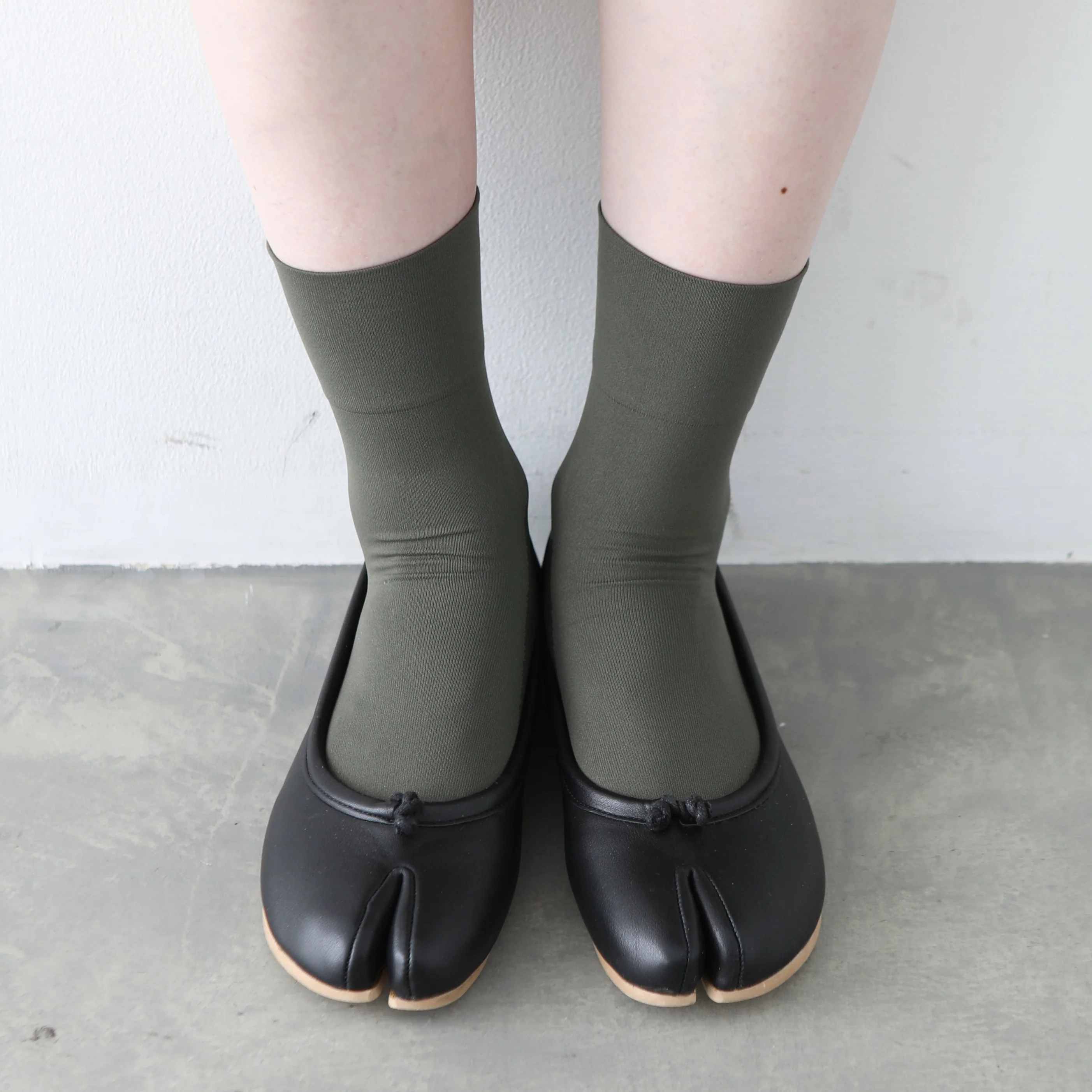 021132002 Soft Nylon Low Crew Tabi Socks - Image 15