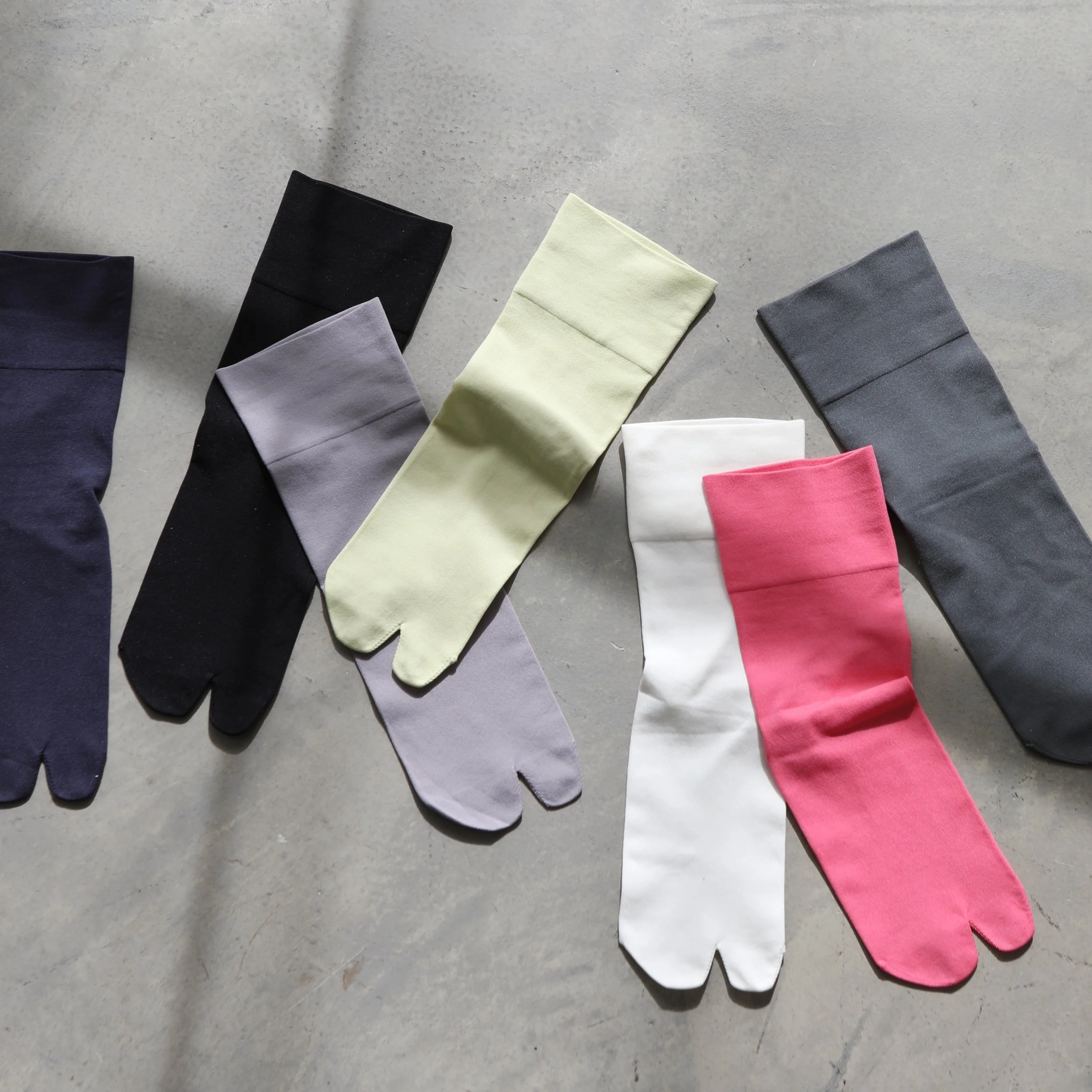 021132002 Soft Nylon Low Crew Tabi Socks - Image 3