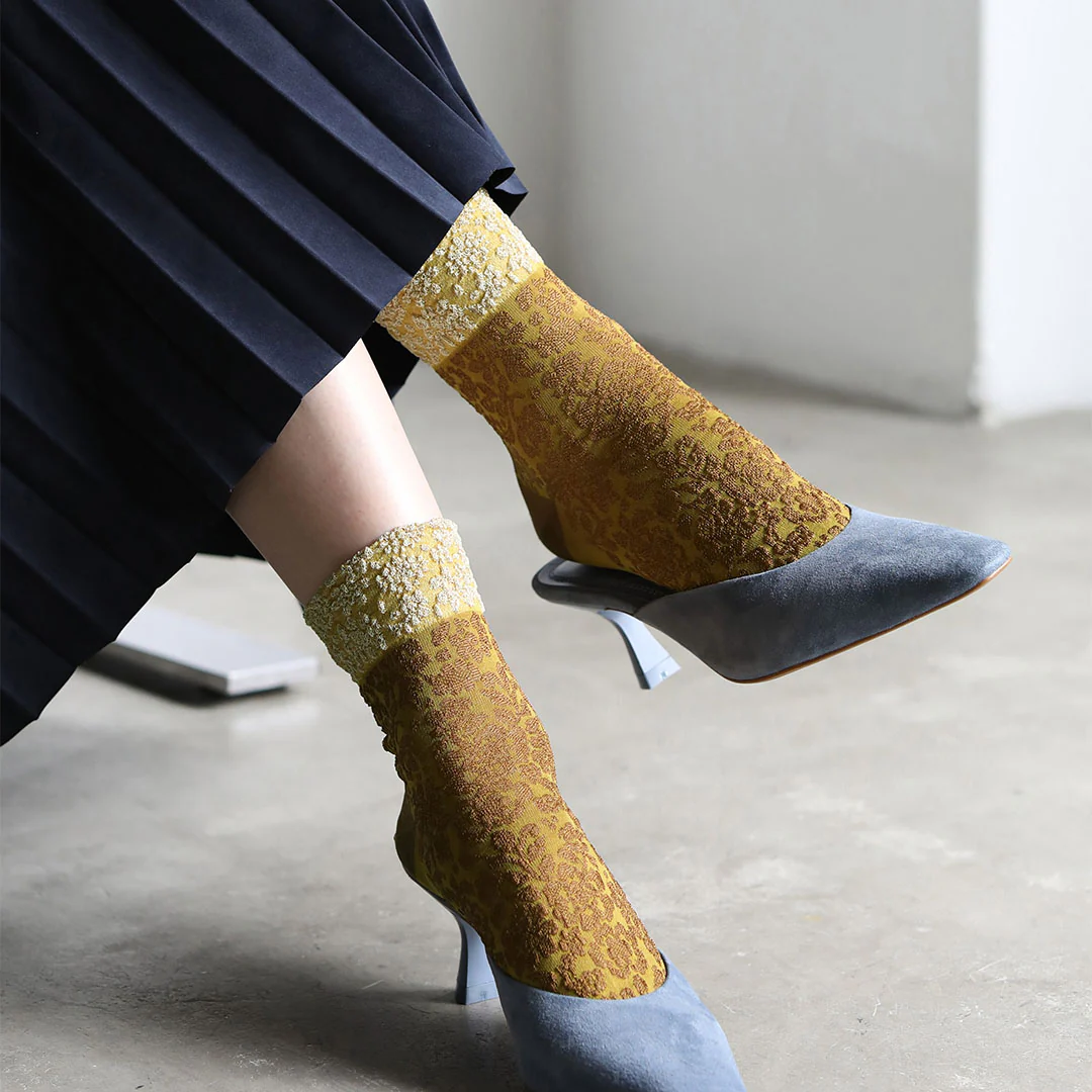 021132199 Two-Tone Float Low Crew Socks - Image 11