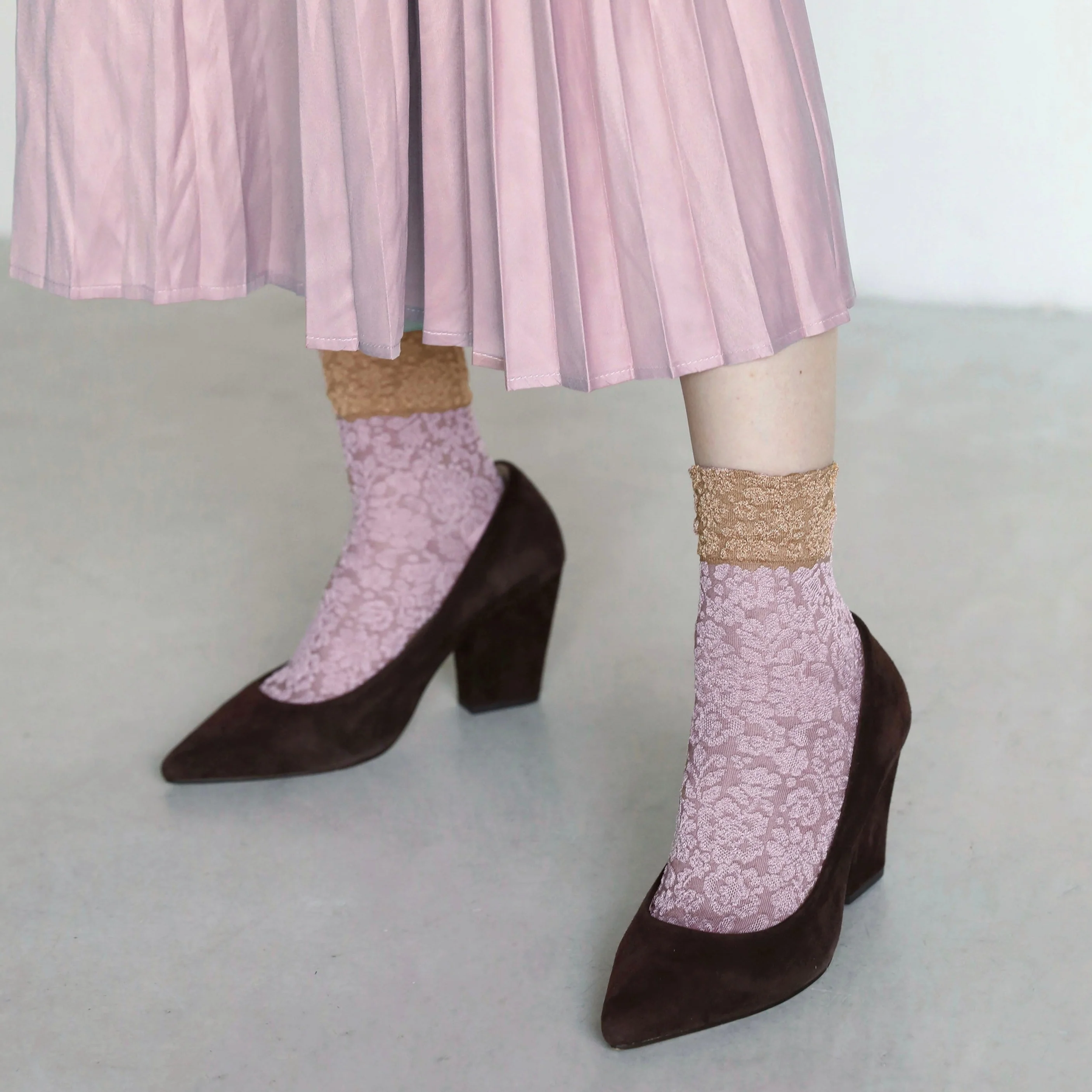 021132199 Two-Tone Float Low Crew Socks - Image 24