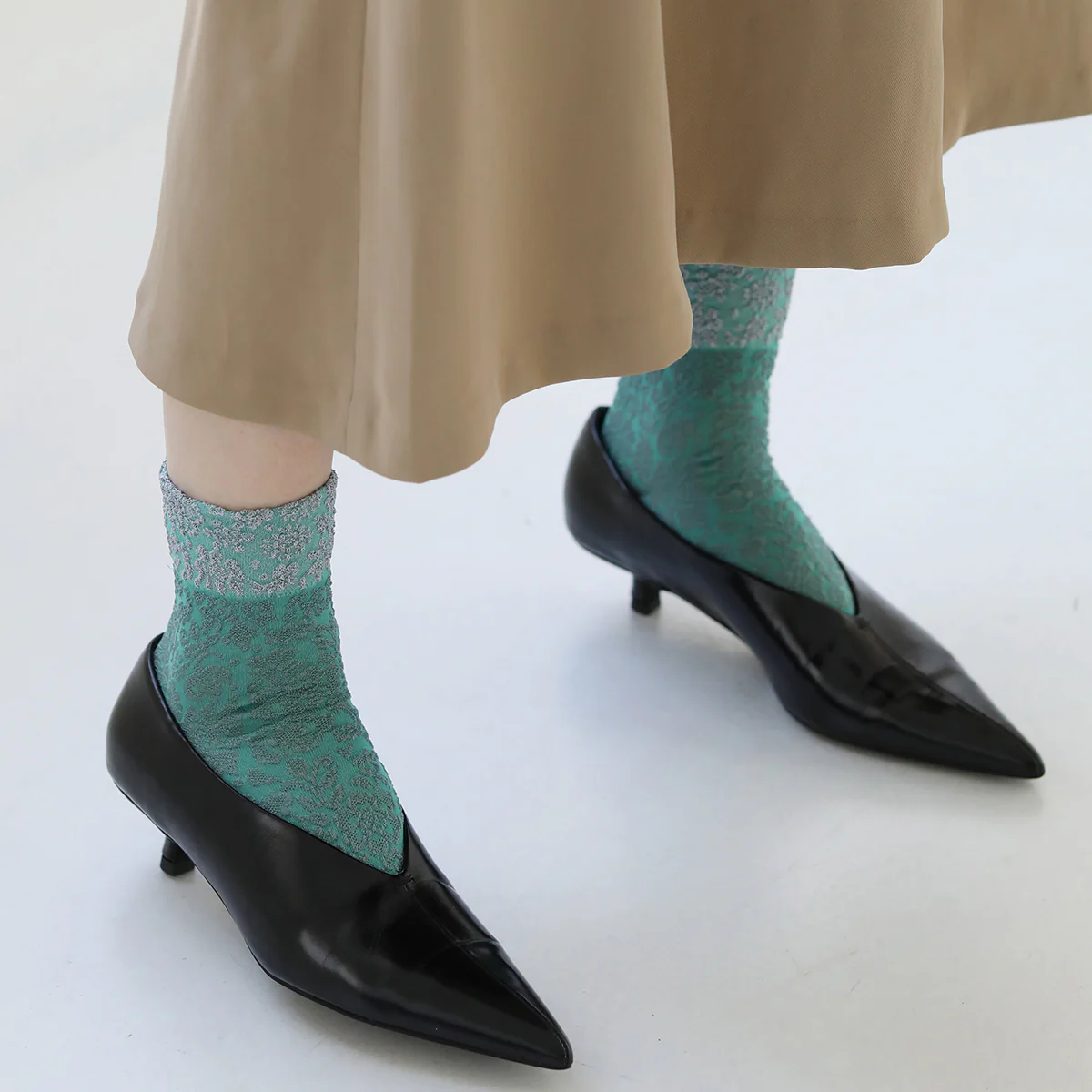 021132199 Two-Tone Float Low Crew Socks - Image 3