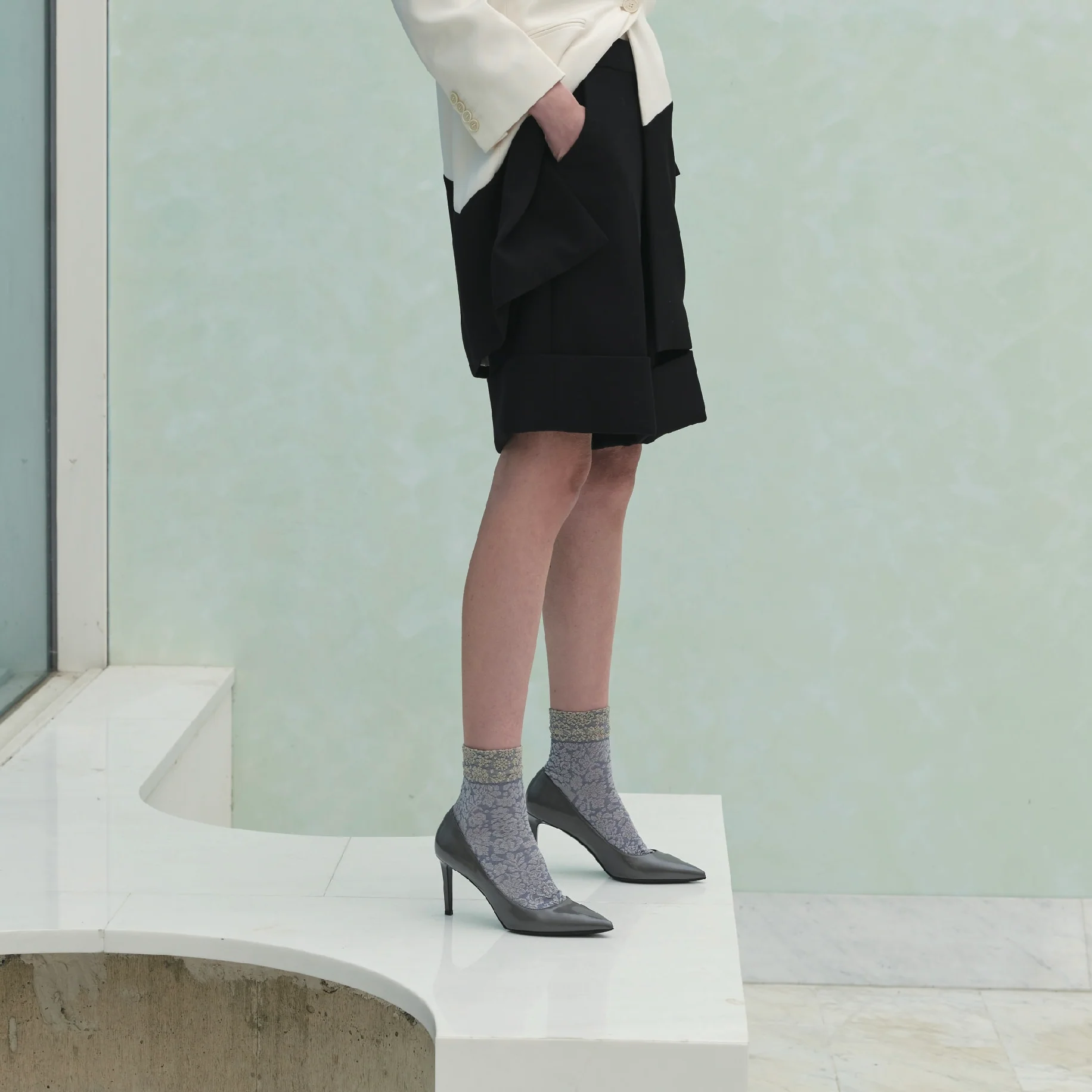 021132199 Two-Tone Float Low Crew Socks - Image 32