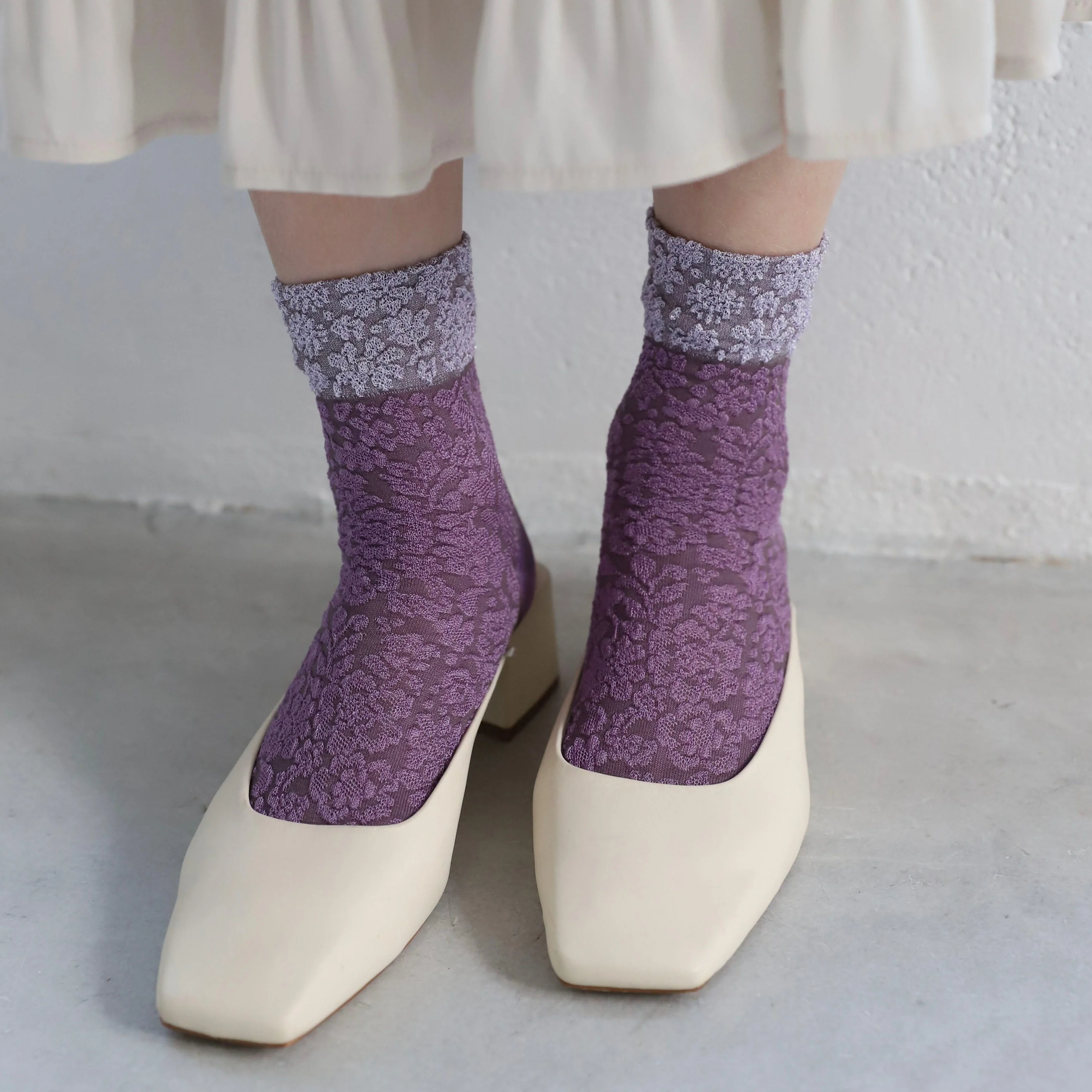 021132199 Two-Tone Float Low Crew Socks - Image 35