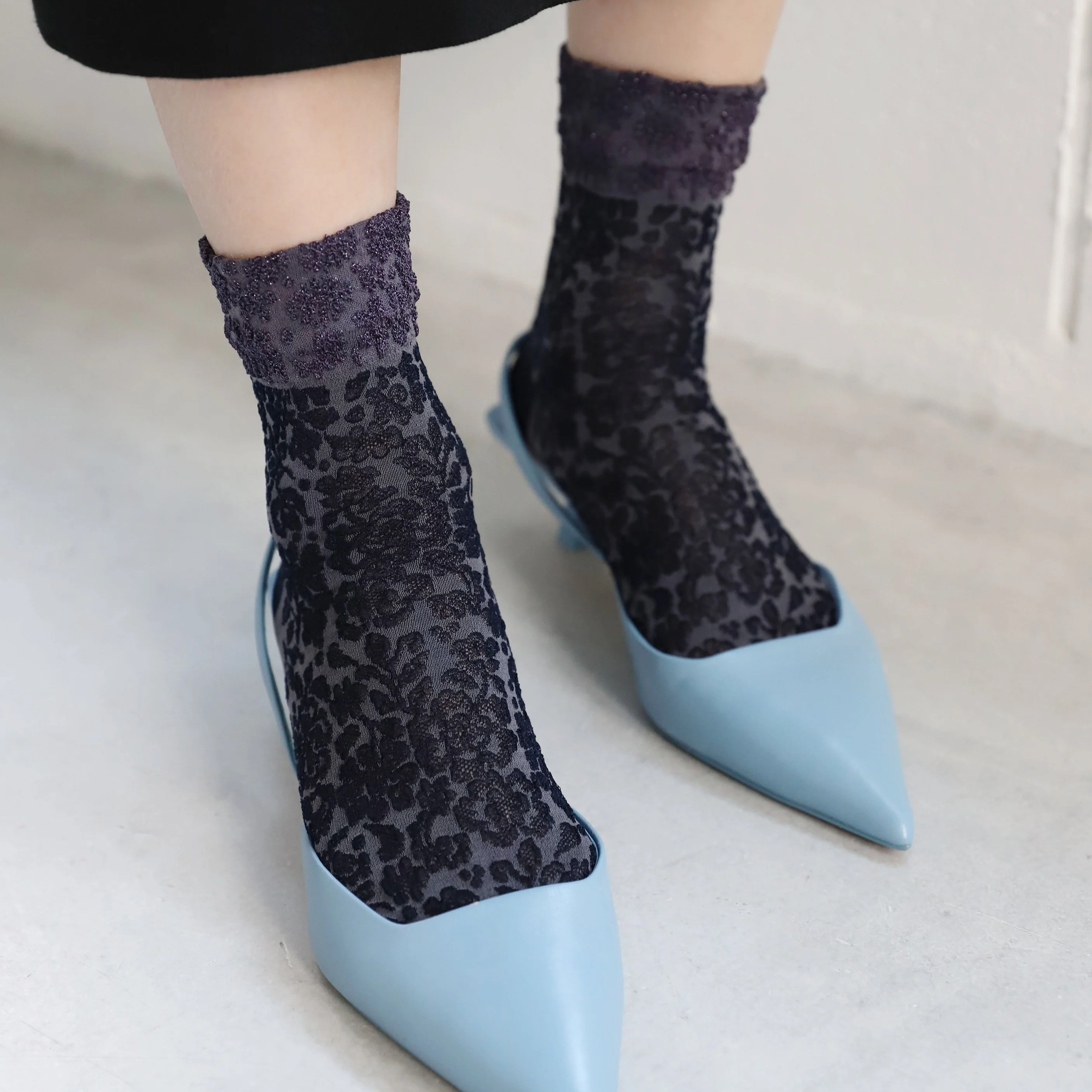 021132199 Two-Tone Float Low Crew Socks - Image 37