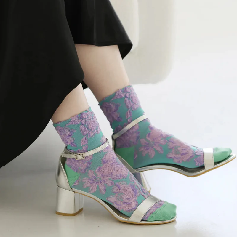 021132287 Float Flowers Low Crew Socks - Image 5
