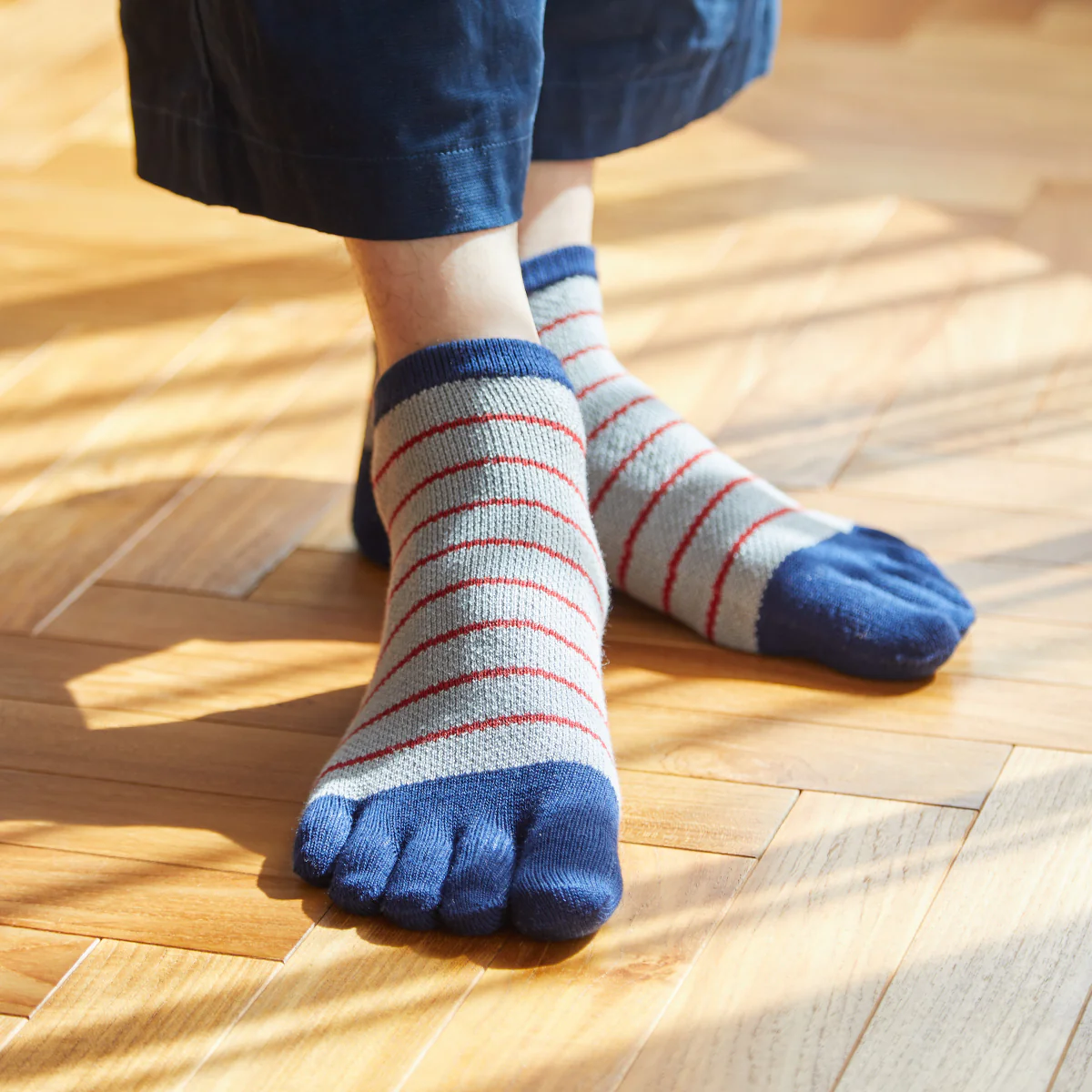 062120346 Mesh Fine Stripe Trainer Toe Socks M - Image 5